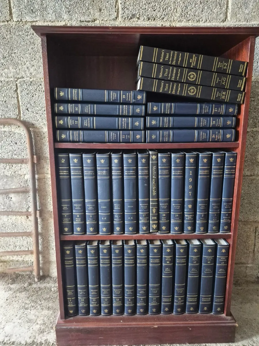 Book shelf unit and Encyclopaedia Britannica books - Image 2