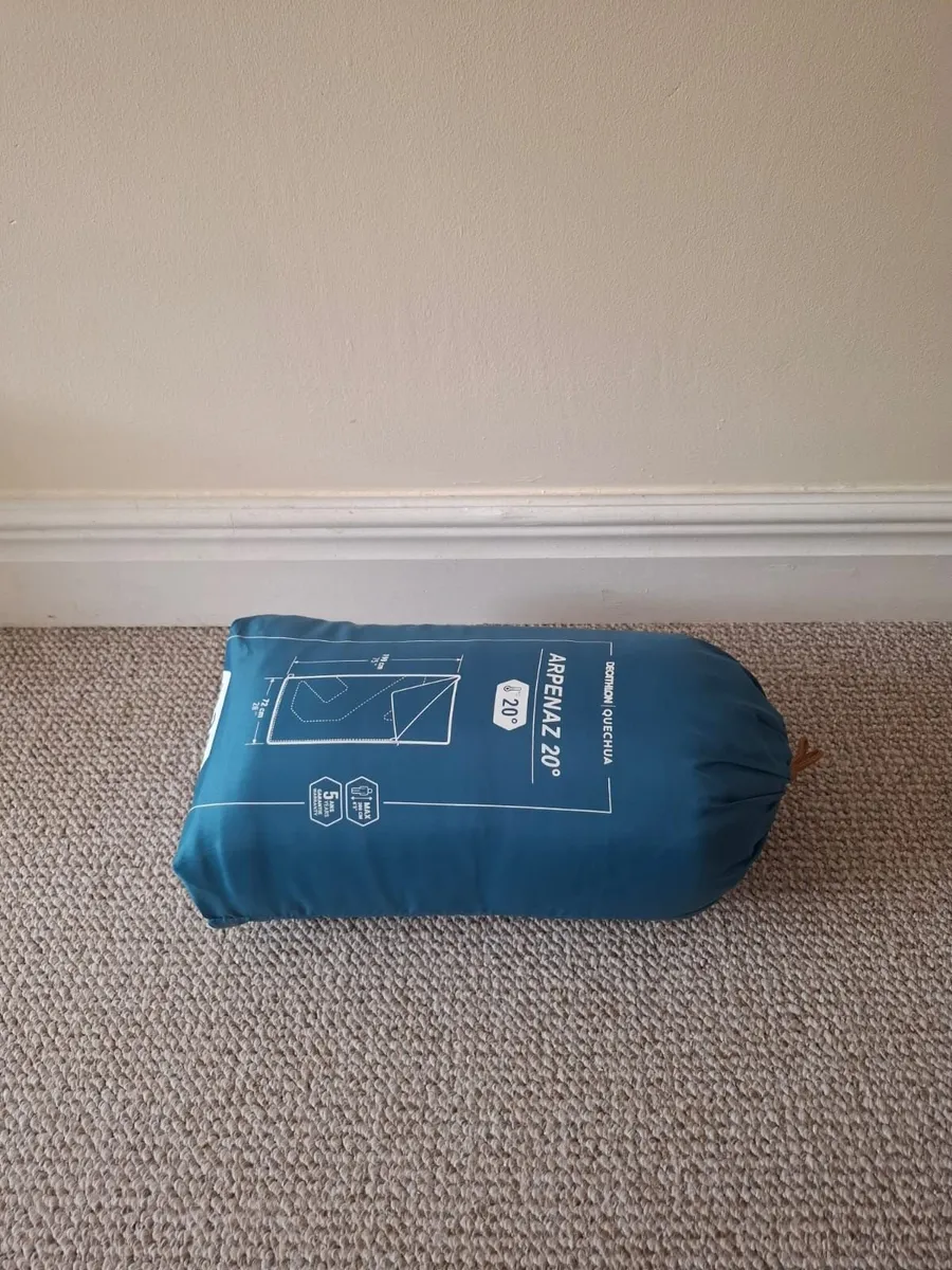 QUECHUA  Camping Sleeping Bag 20°C Basic - Image 1