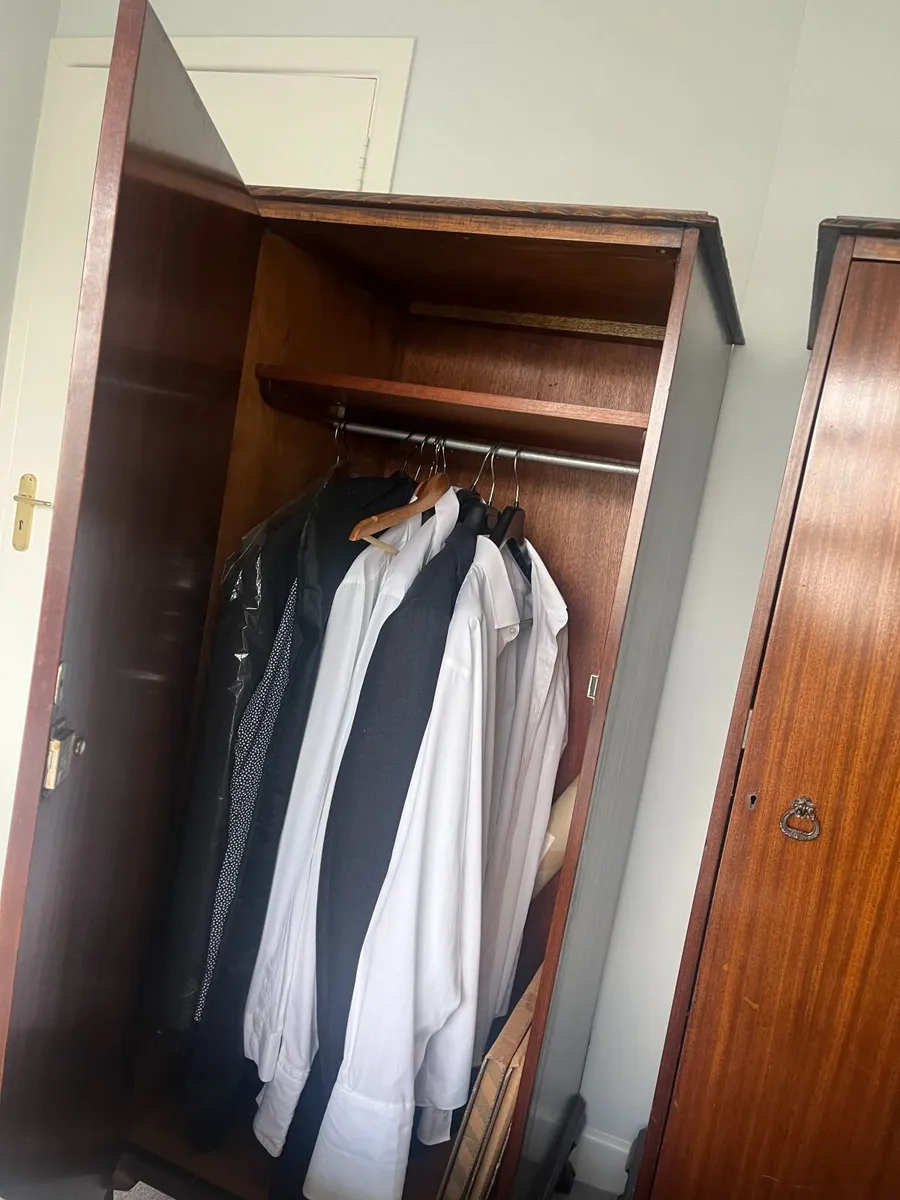 Pair of wooden vintage wardrobes (sold together) - Image 4