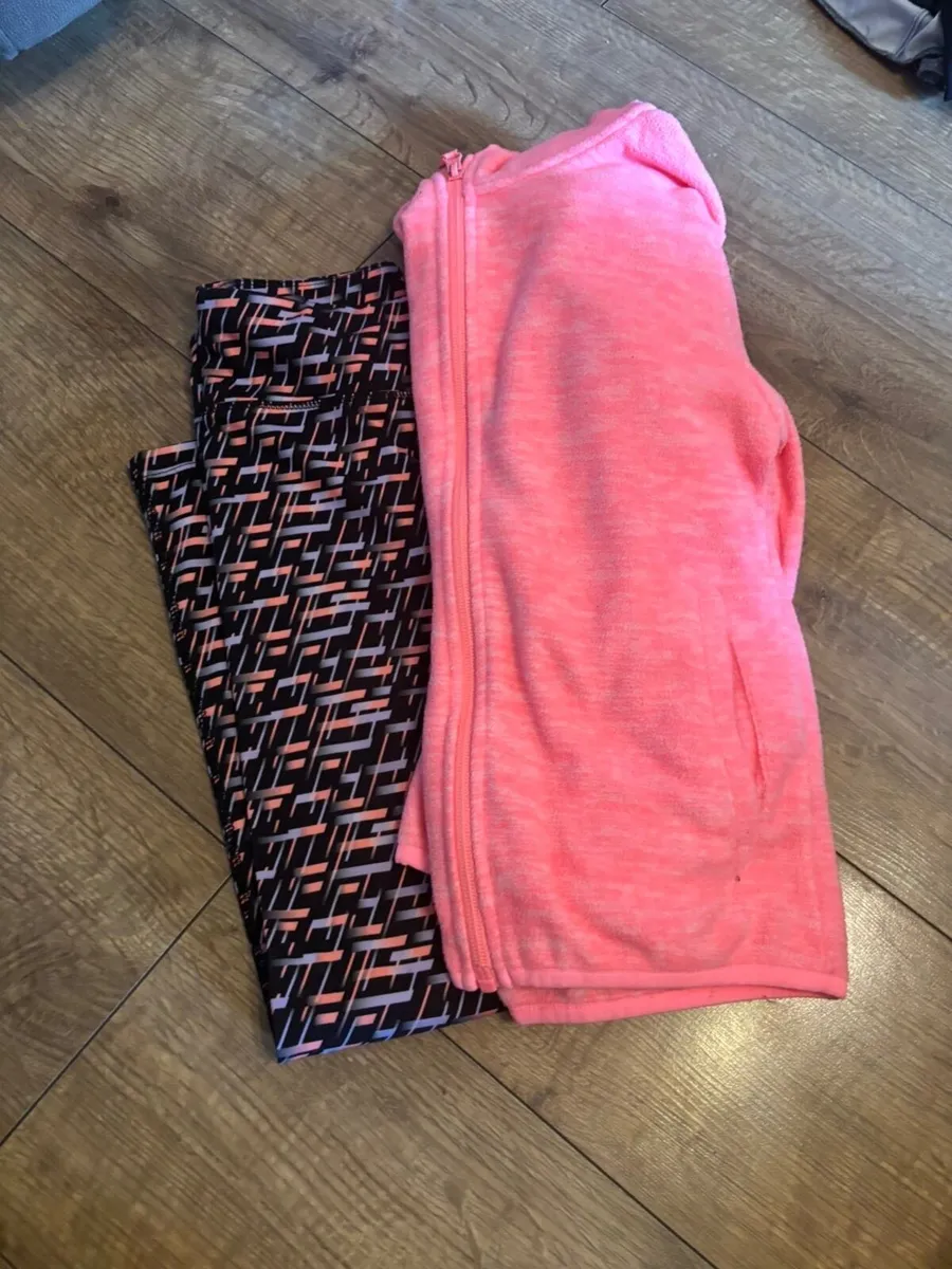 Girls bundle of aged 8-9 clothes - Image 2