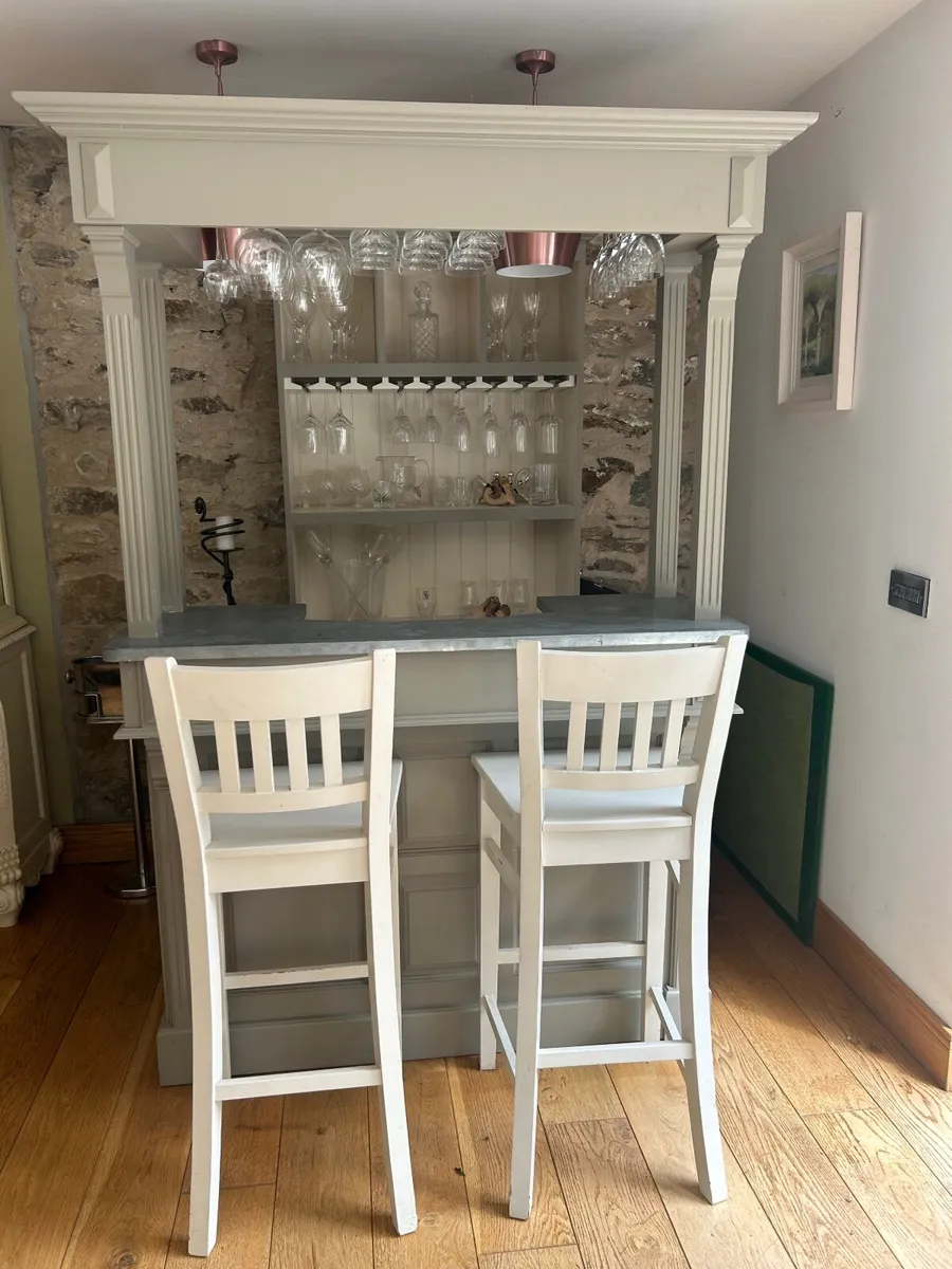 Home bar and stools - Image 1