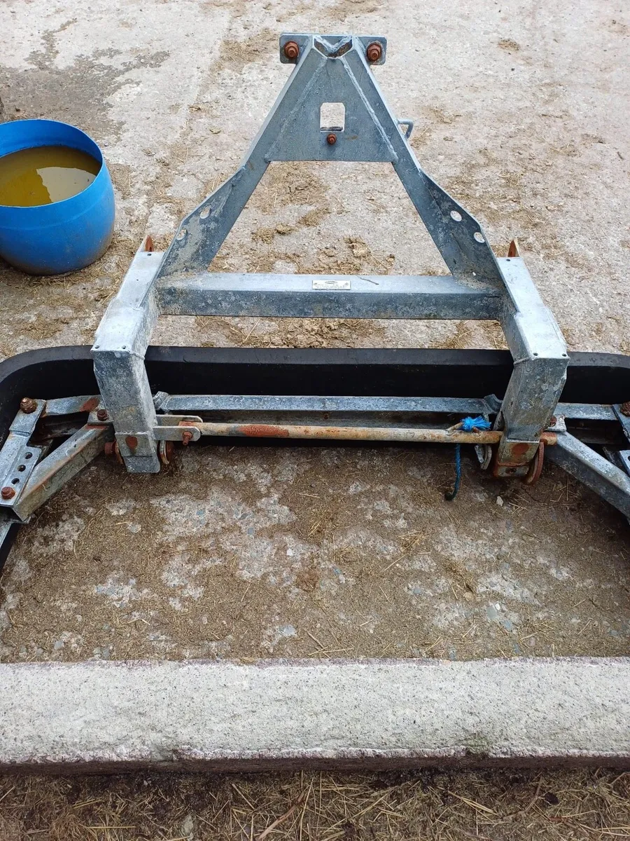 GALV. FLIP OVER YARD SCRAPER/6FT CASHEL BOX - Image 2