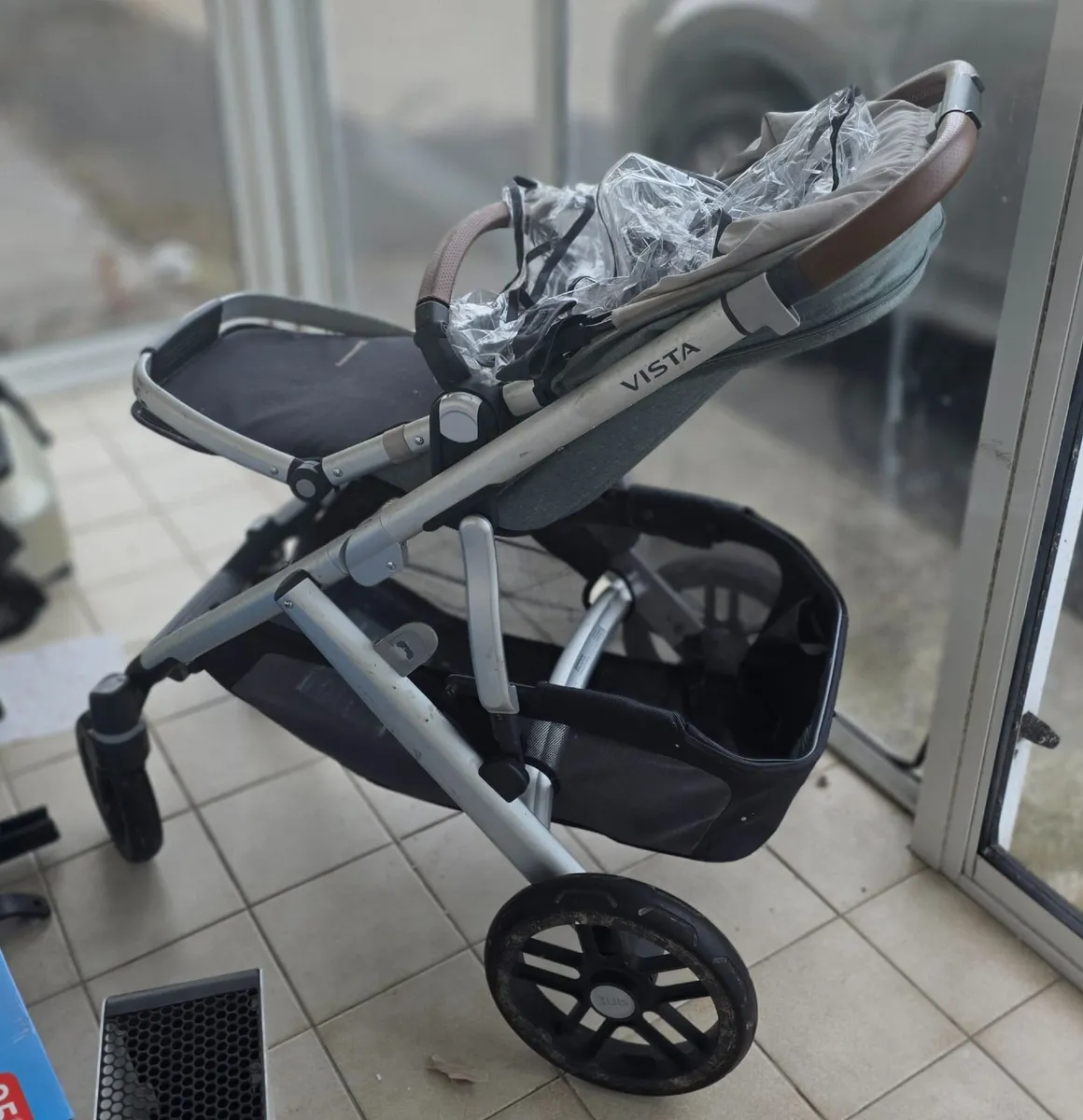 UPPAbaby Vista V2 Baby Stroller - Image 1