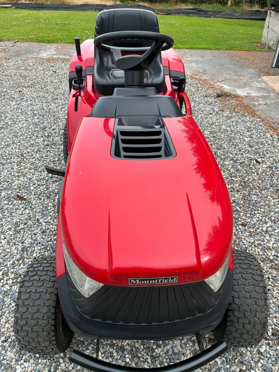 Ride on lawn mower - Image 1