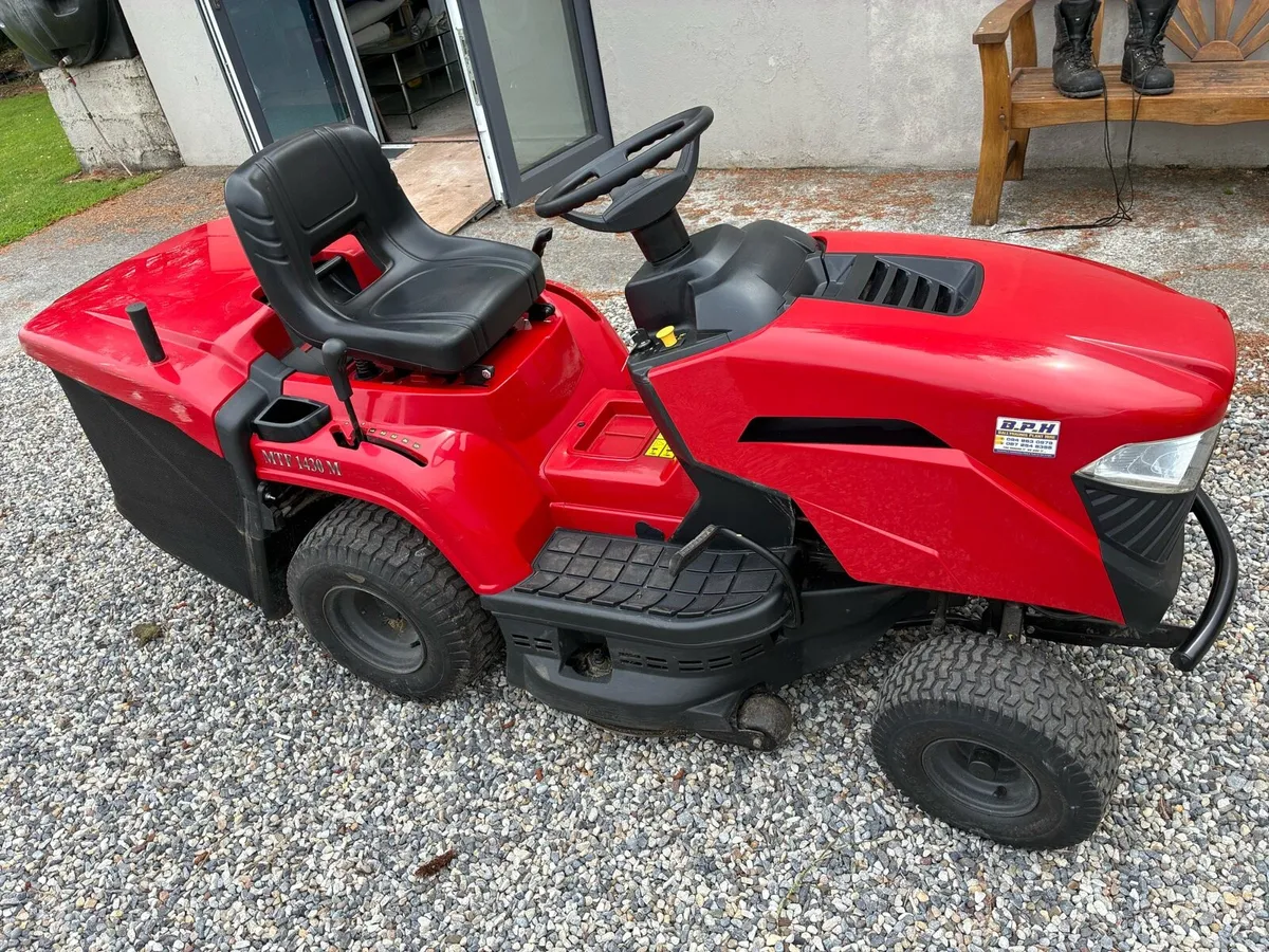 Ride on lawn mower - Image 2