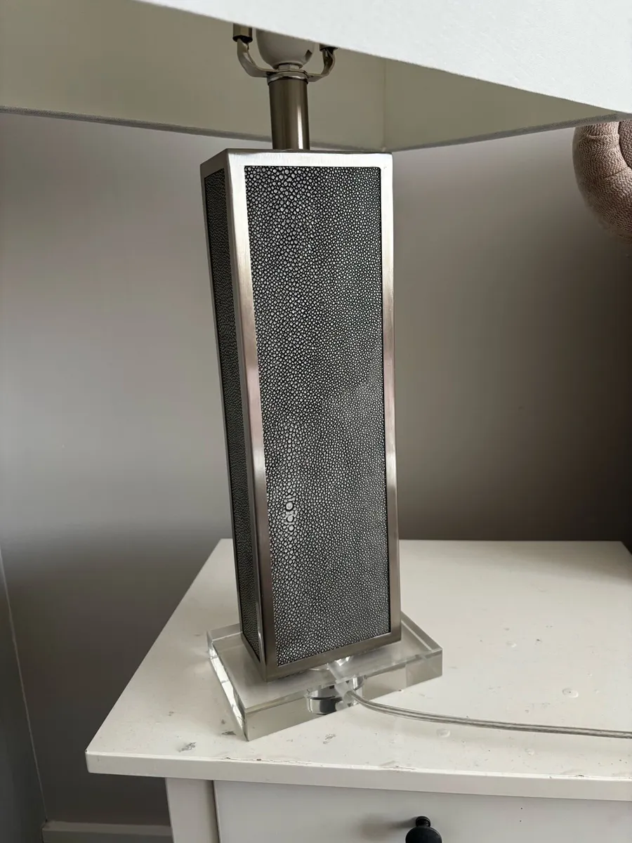 Almost new bedside lamp in white shade, silver - Image 4