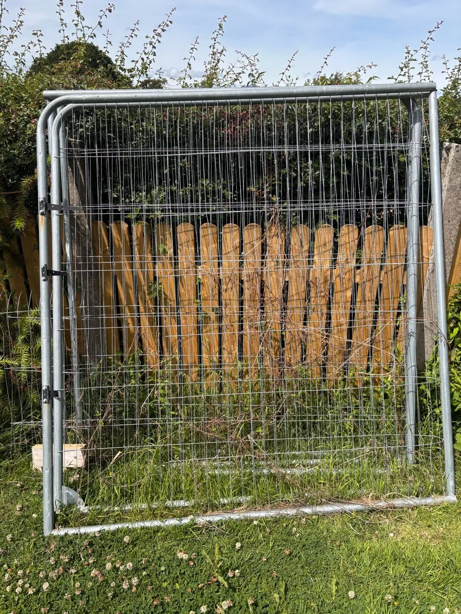 Galvanised fencing