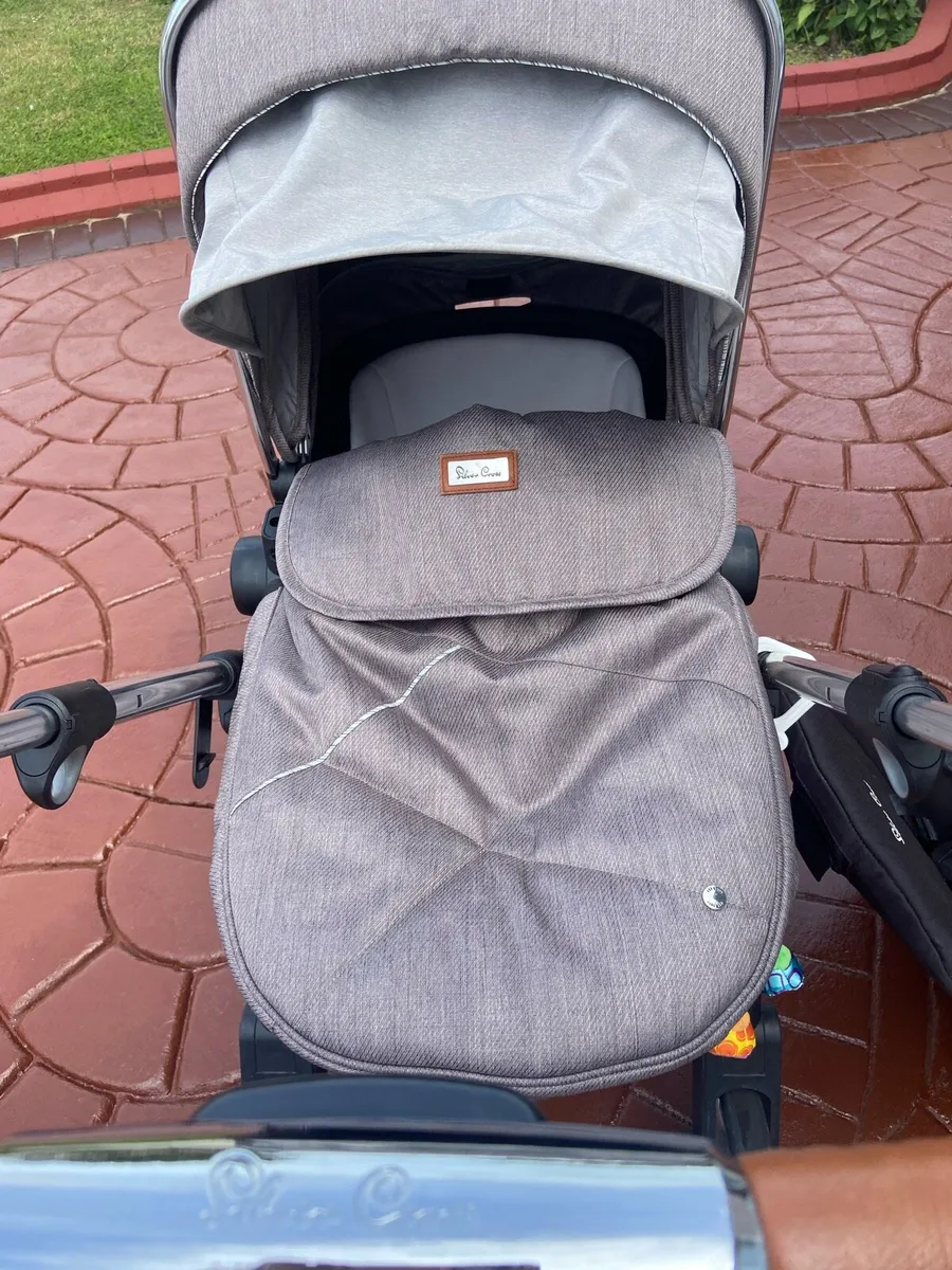 Silver cross pram - Image 1