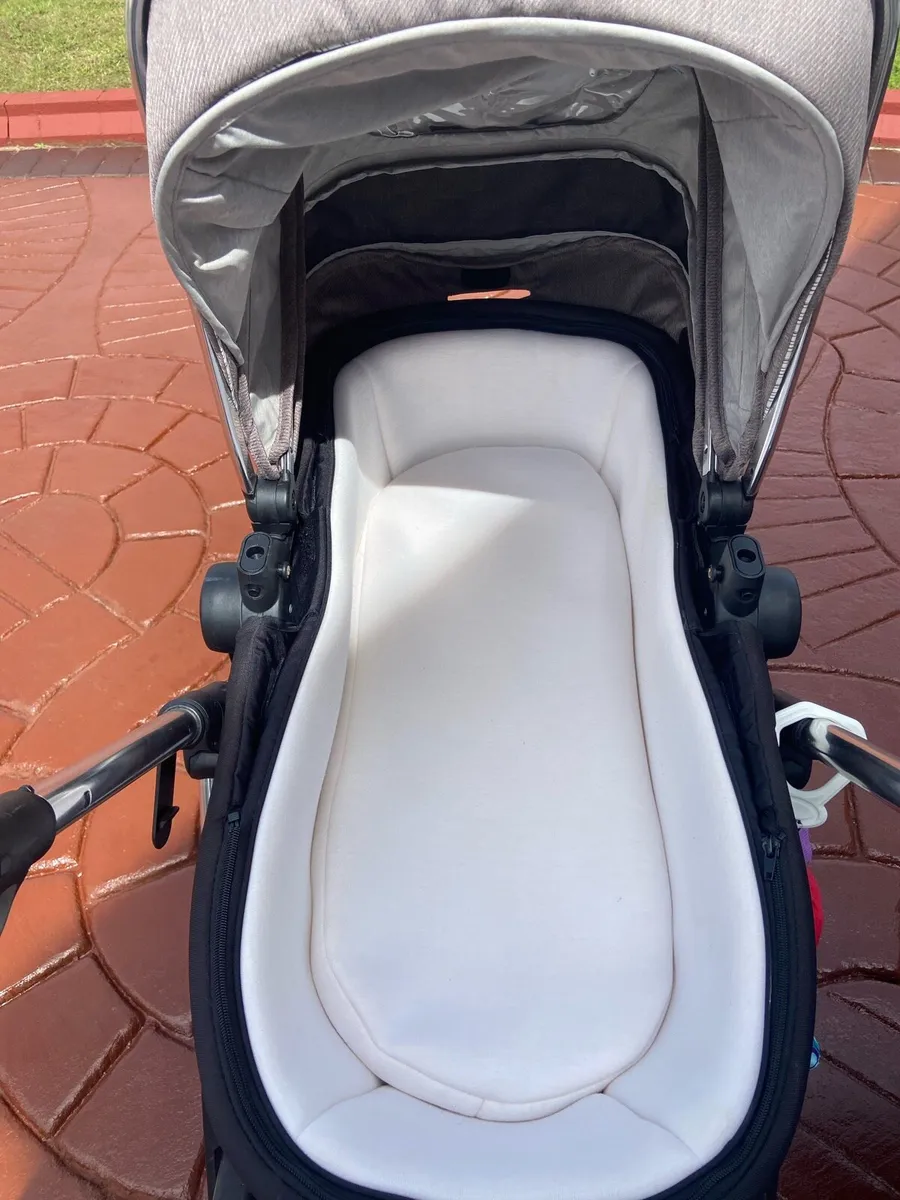 Silver cross pram - Image 3