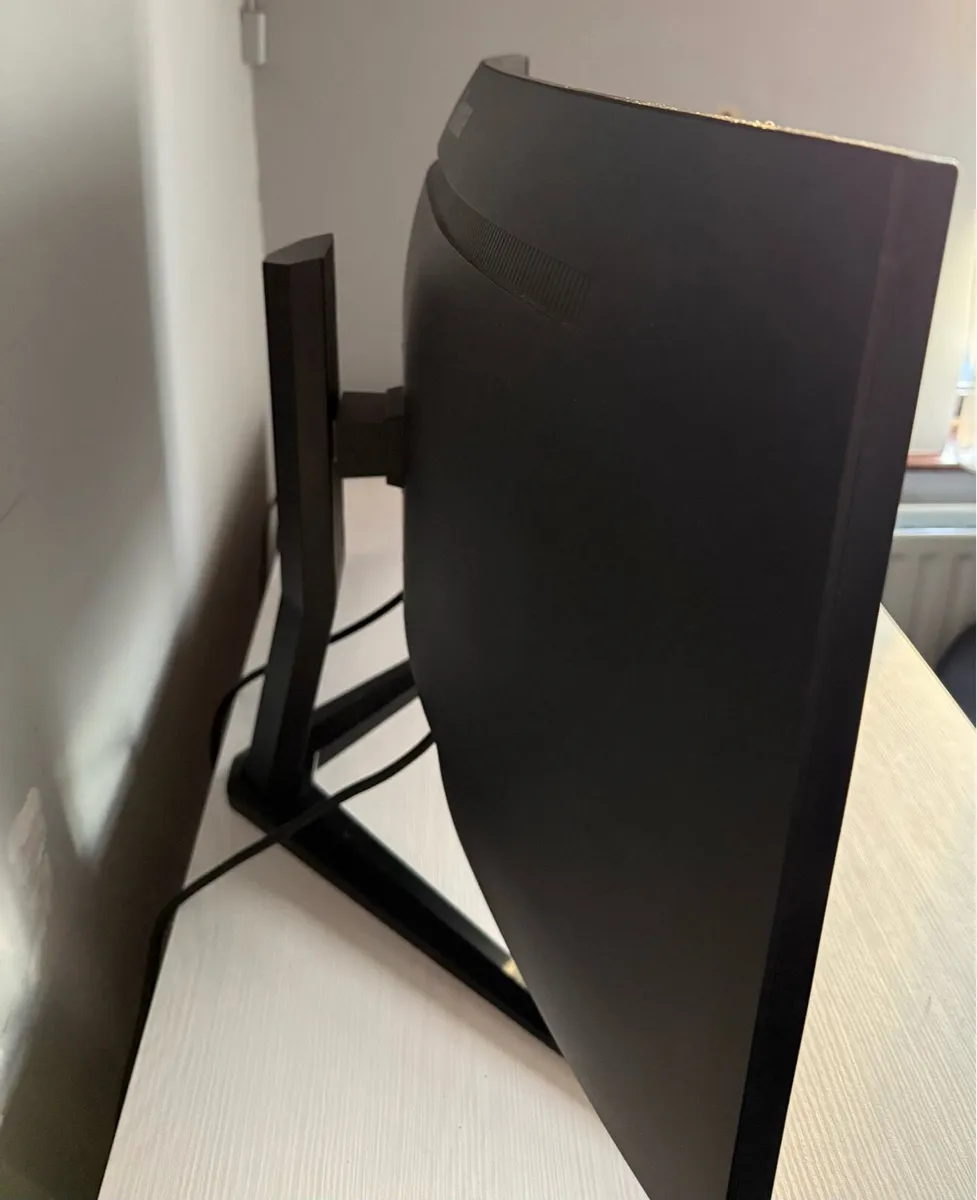 Iiyama Ultra Wide Curved Monitor - Image 2