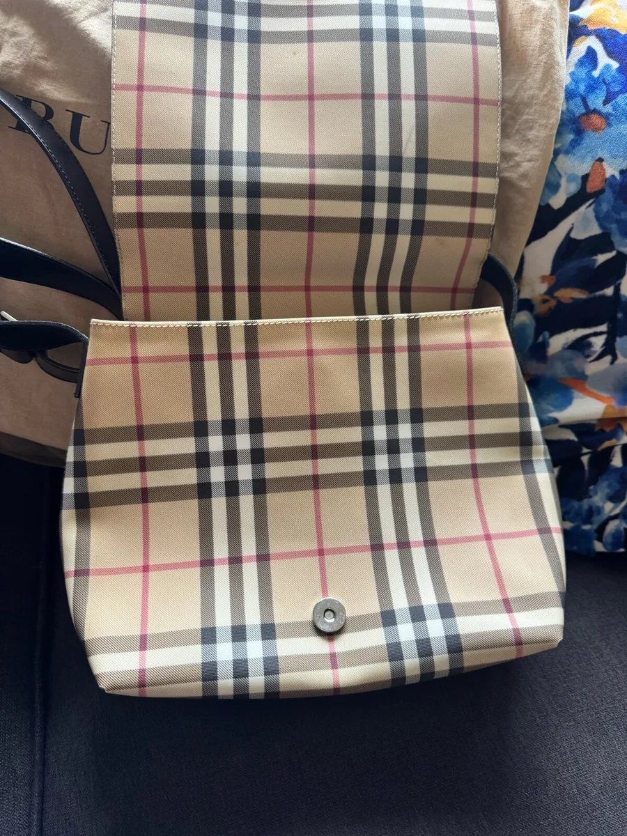 Burberry bag - Image 4