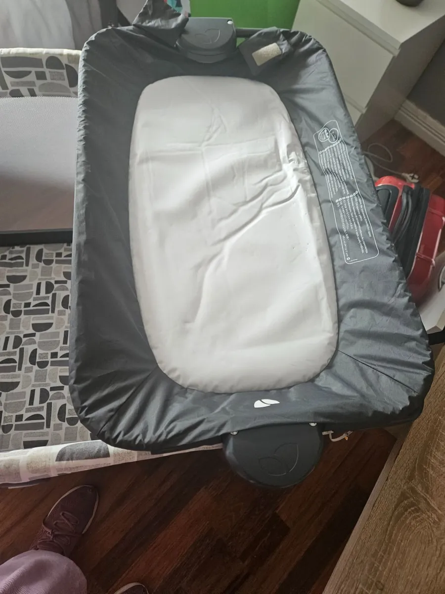 Travel cot - Image 1
