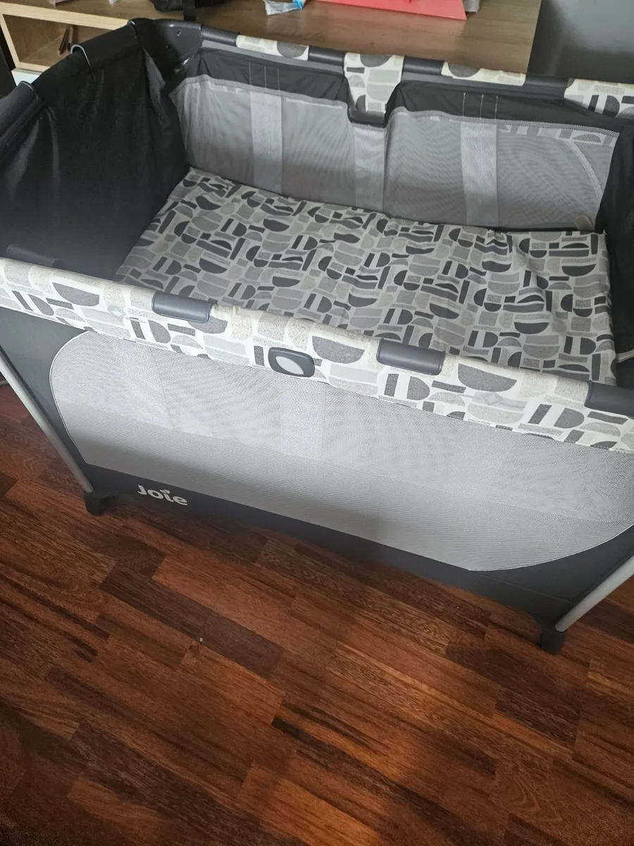 Travel cot - Image 2