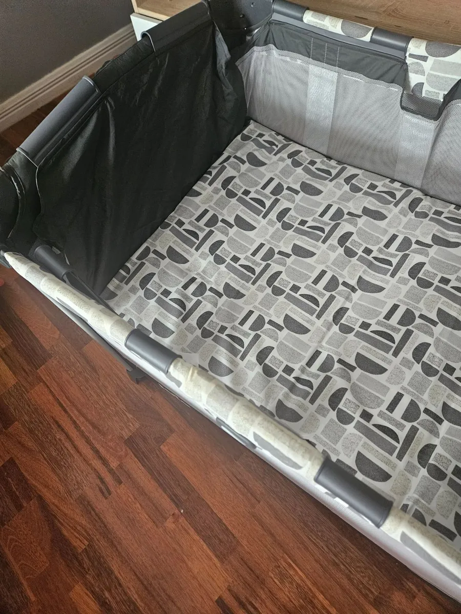 Travel cot - Image 4