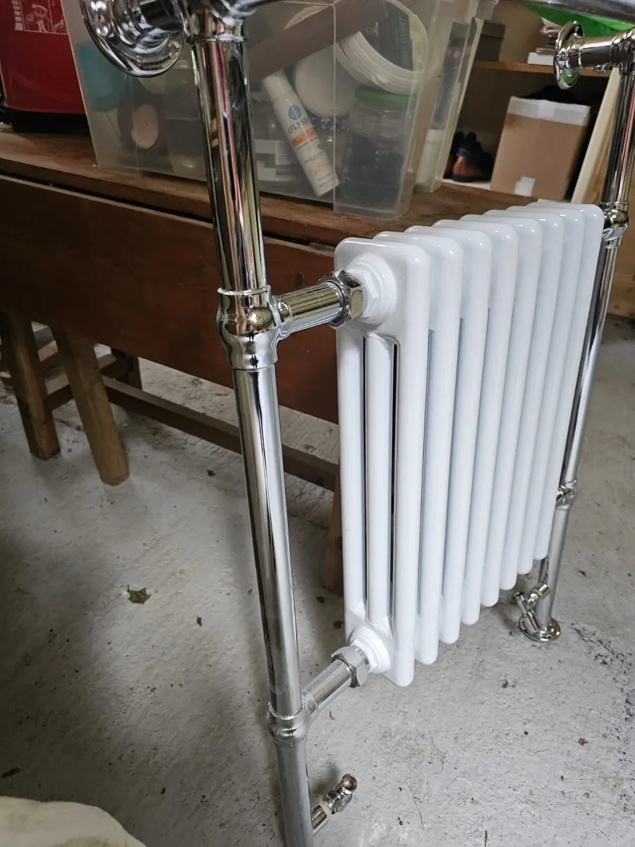 Traditional Towel Rail 952mm High - Steel - Image 2