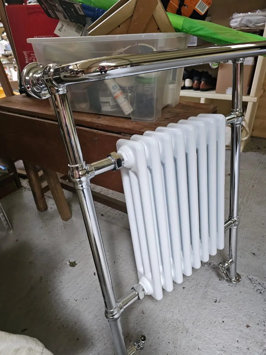 Traditional Towel Rail 952mm High - Steel - Image 3