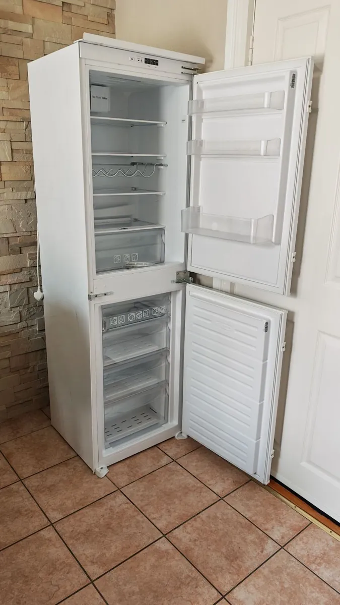 50/50 Fridge Freezer Integrated - Image 2