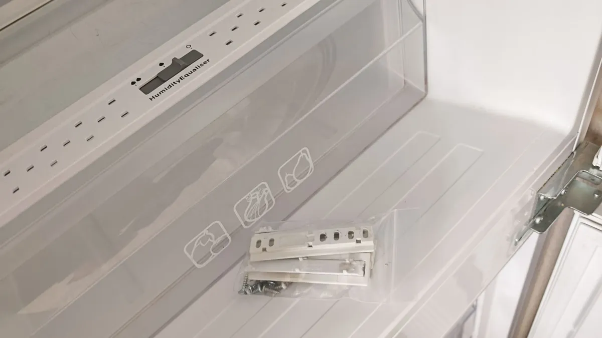 50/50 Fridge Freezer Integrated - Image 3