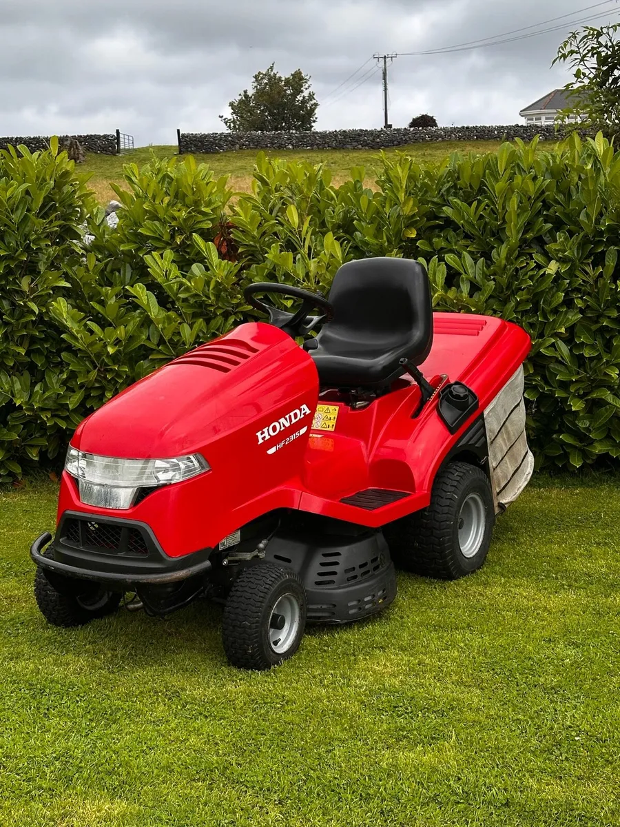 Honda Ride on mower - Image 1