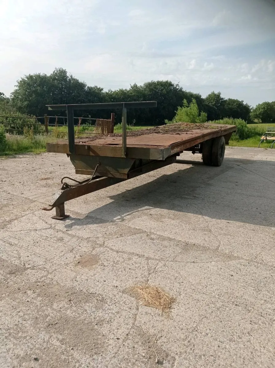 Bale trailer - Image 1
