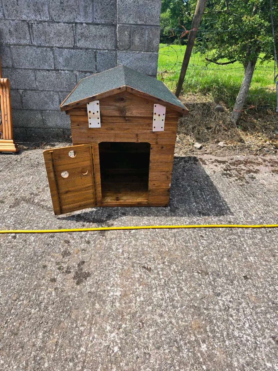 XL dog house, perfect clean and only few time used - Image 1