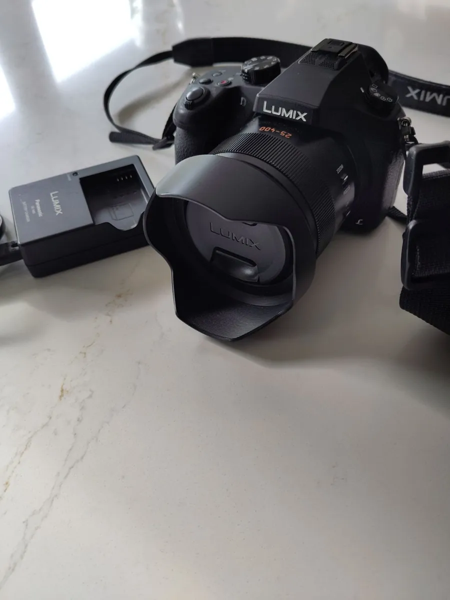 Panasonic Lumix FZ1000EB Digital Bridge Camera - Image 4