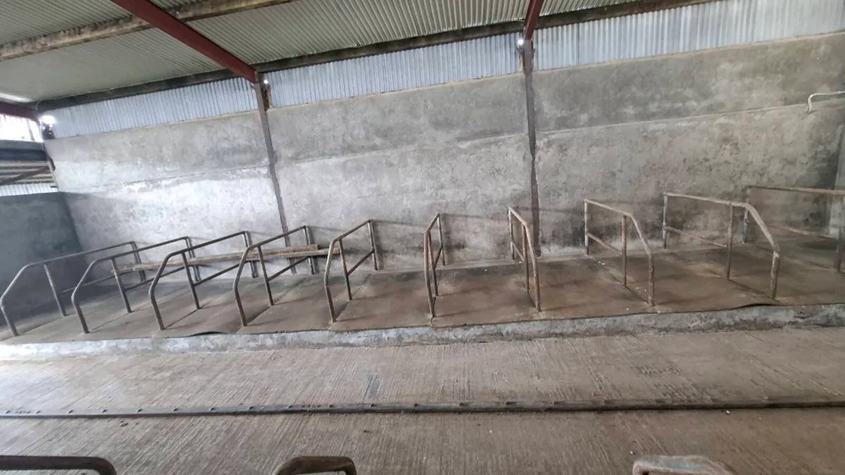 Cubicles - Image 1