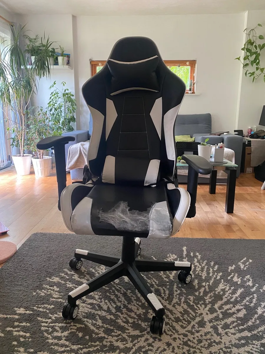 Free gaming chair - Image 1