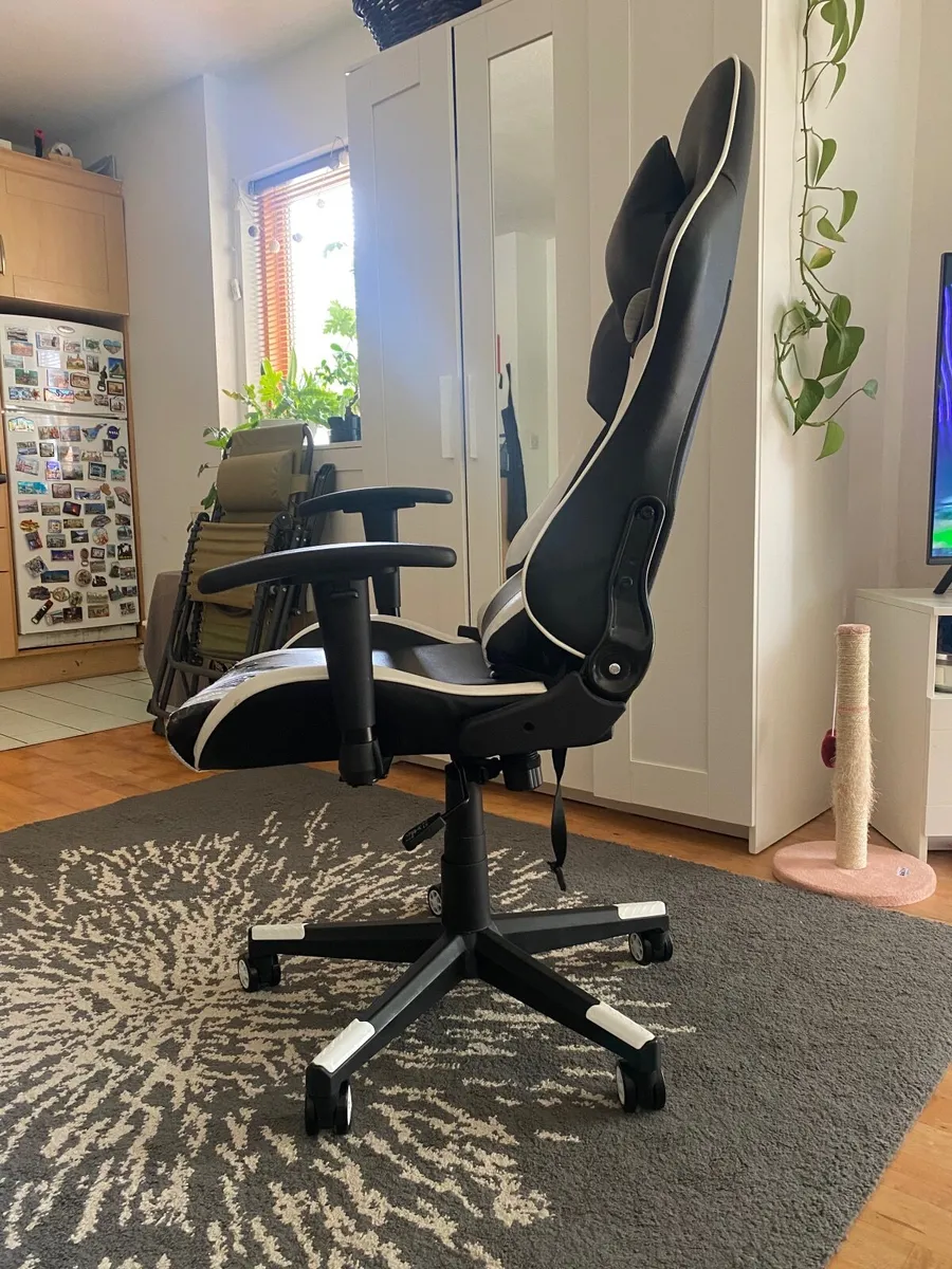 Free gaming chair - Image 2