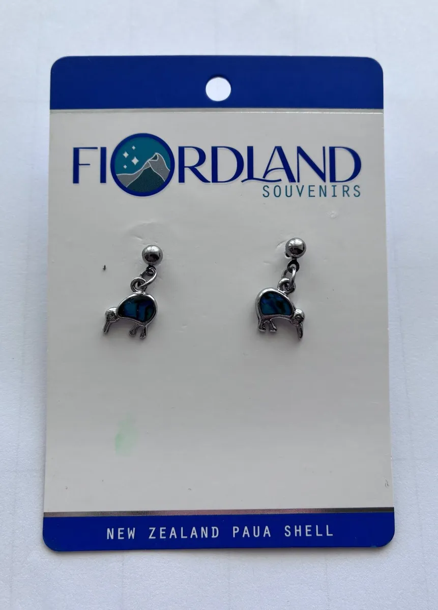 Fiordland Souvenirs earrings feature kiwi bird cha