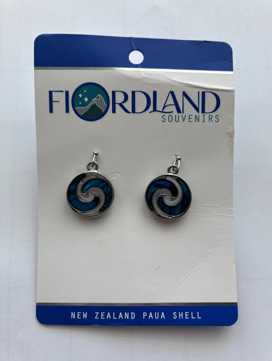 Fiordland Souvenirs earrings natural New Zealand