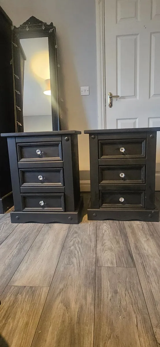 Bedroom furniture - wardrobe, lockers and drawers - Image 3
