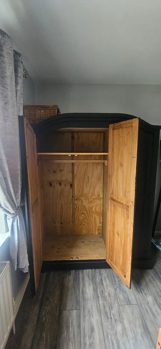 Bedroom furniture - wardrobe, lockers and drawers - Image 4