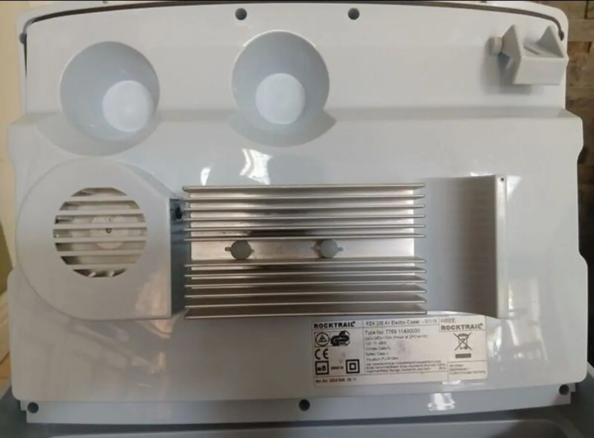 Rocktrail electric cool box - Image 4