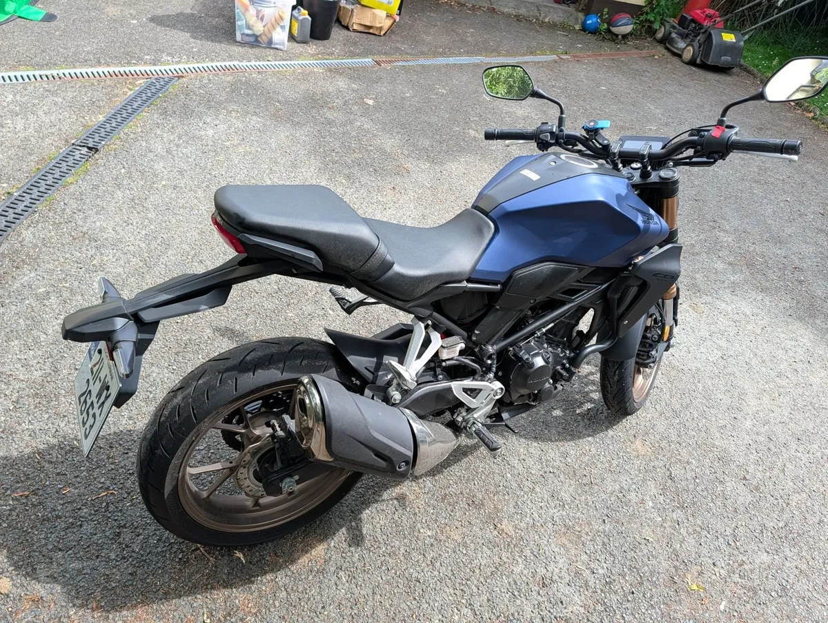 Honda CB300R 2021 low milage - Image 4