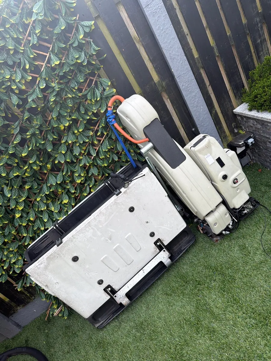 Fiorella Wheelchair / Van lift - Image 1