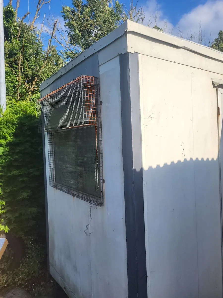 Security hut - Image 1
