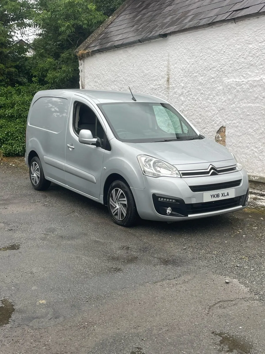 Citroen berlingo  2016 silver - Image 1