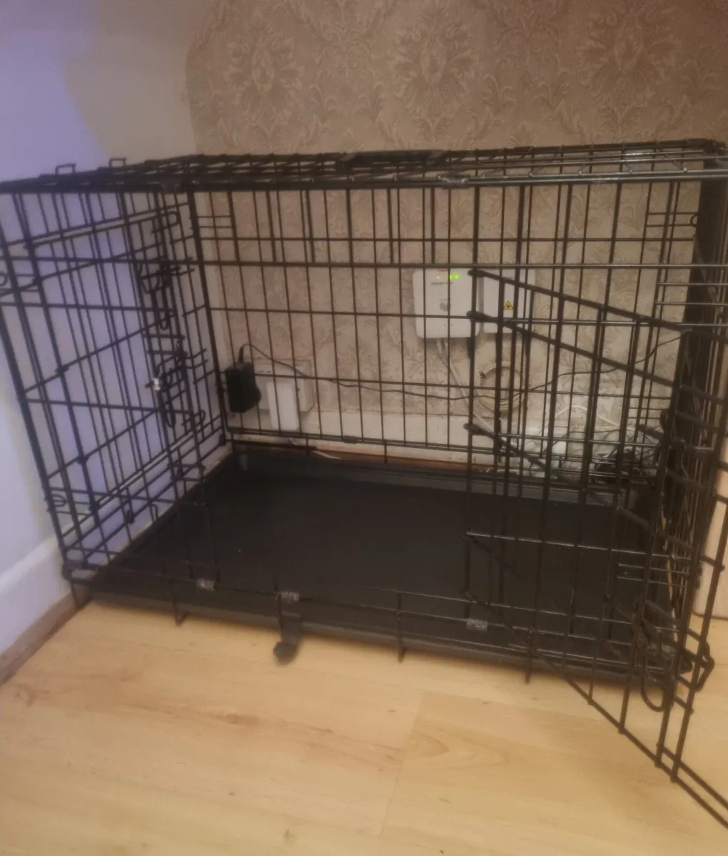 Dog crate like new hardly used