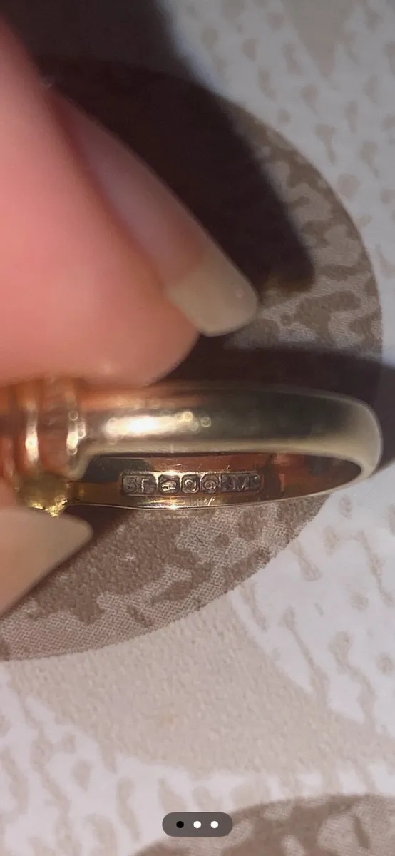 9ct Gold Ladies Claddagh Ring - Image 4