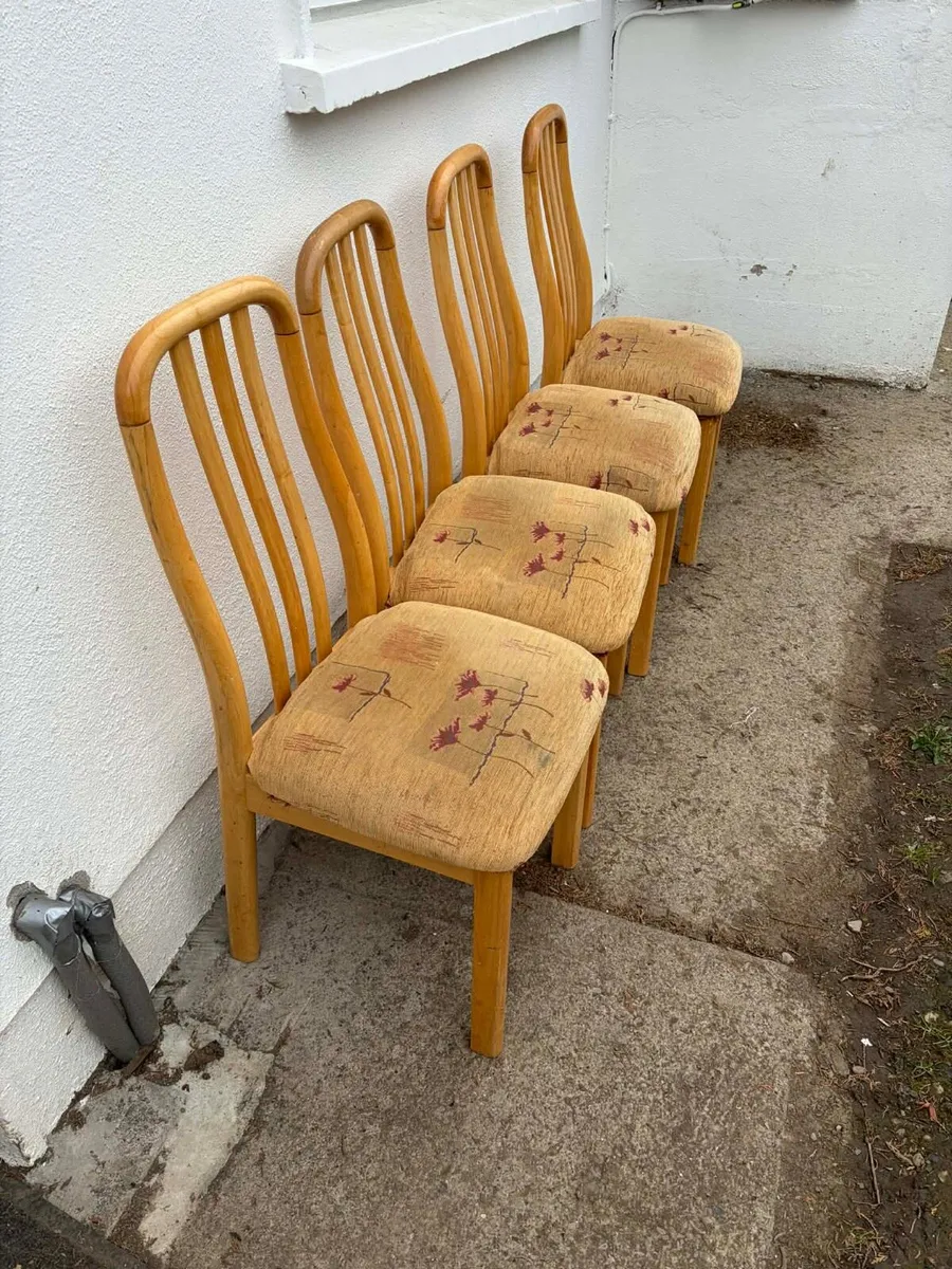 4 kitchen chairs €40 - Image 2