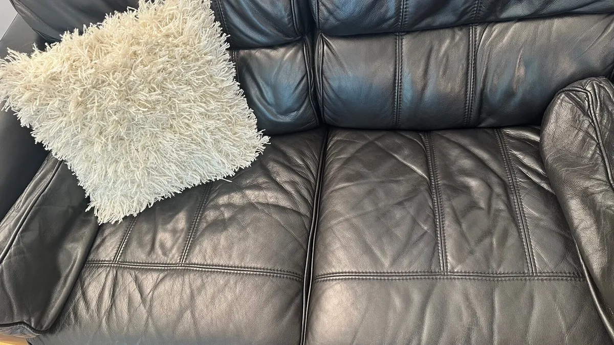 Black Leather 2-Seater Sofa – Excellent Condition - Image 2