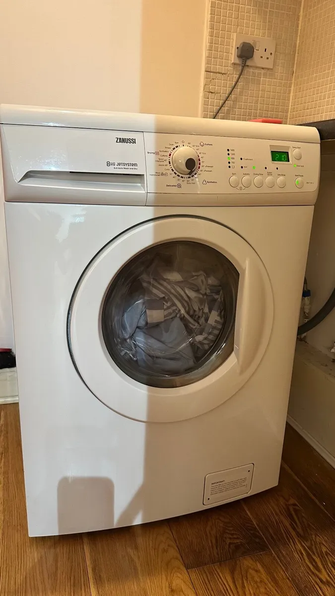 Zanussi 8kg Washer Dryer Excellent Condition - Image 2