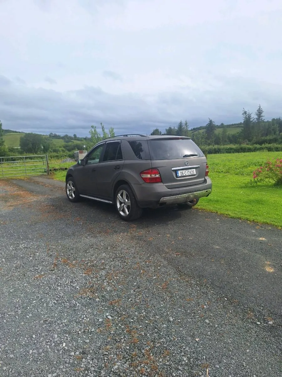 Mercedes 320 ML - Image 2