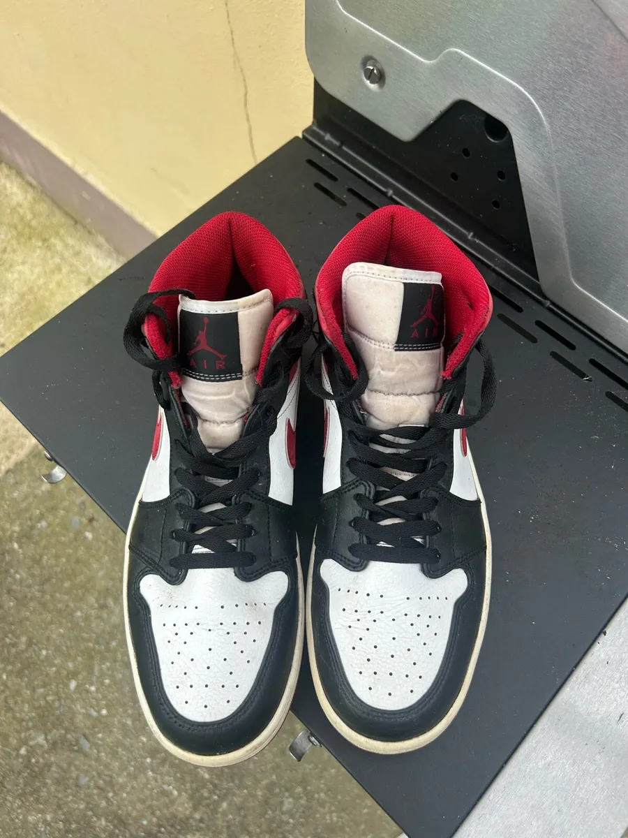 Air Jordan 1 Mid Gym Red Black White - Image 3