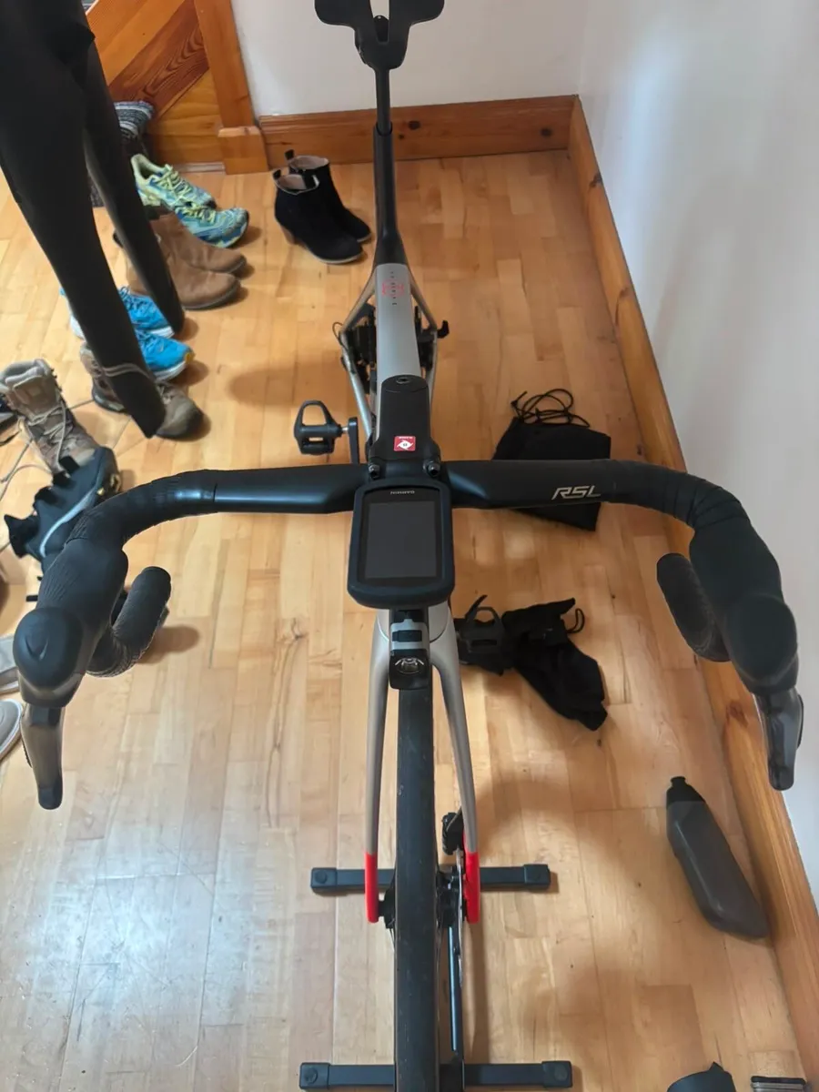 TREK MADONE SL 7 GEN 8 ROAD BIKE - Image 3