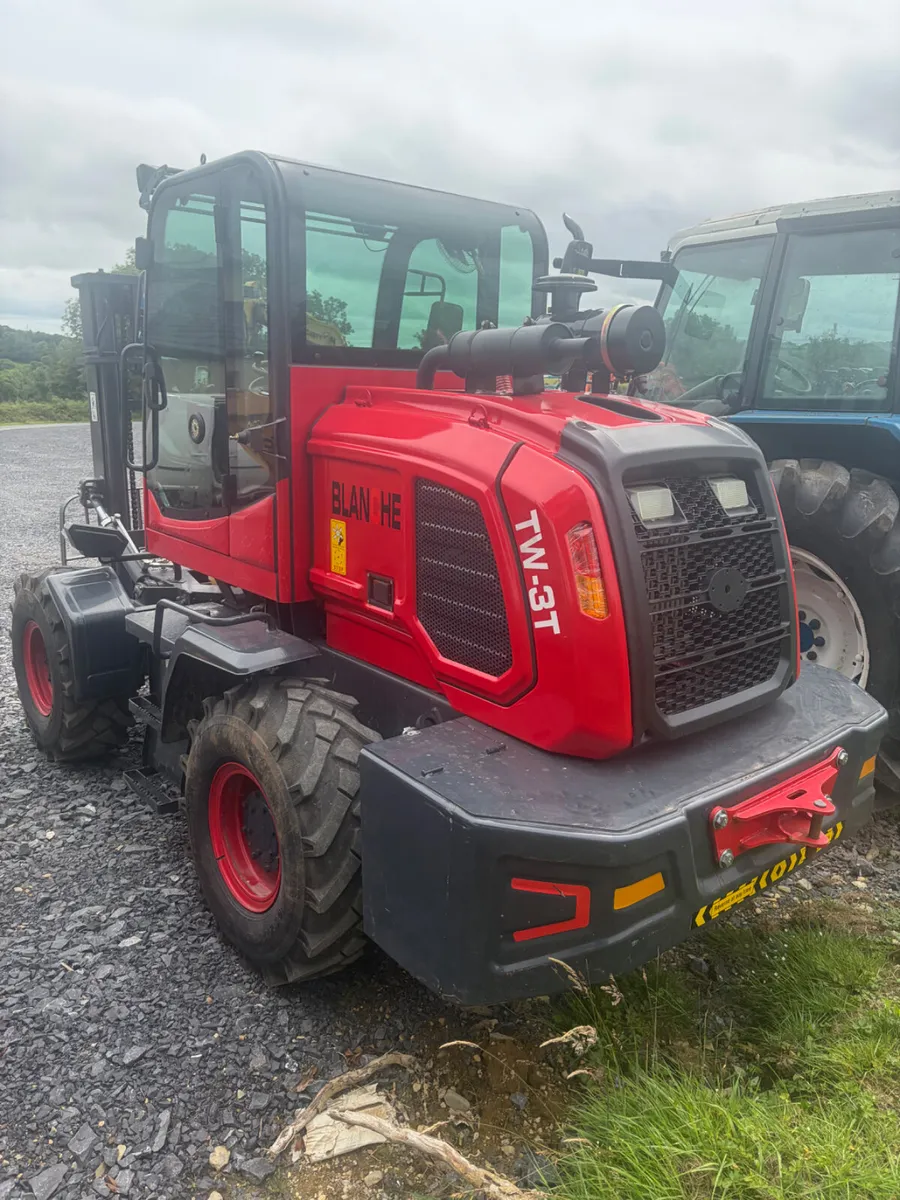 Blanche 3t articulated 4wd all terrain forklift - Image 4