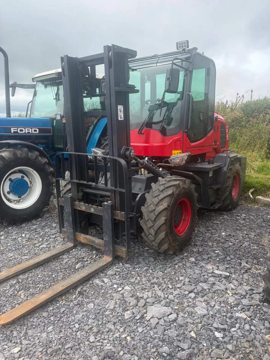 Blanche 3t articulated 4wd all terrain forklift - Image 1