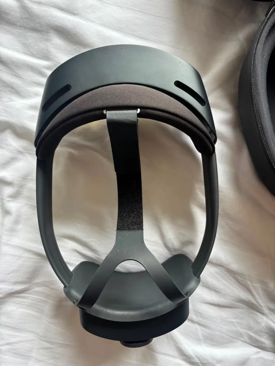 Microsoft HoloLens 2 (VR Headset) - Image 4