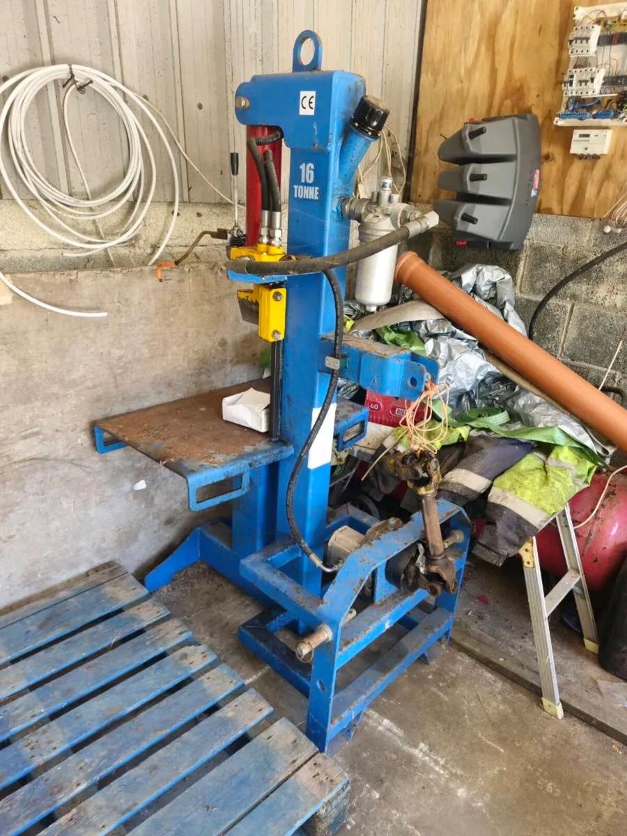 Log splitter